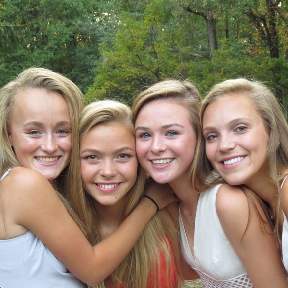 Meet your Posher, Kendel - Picture 1 of 1